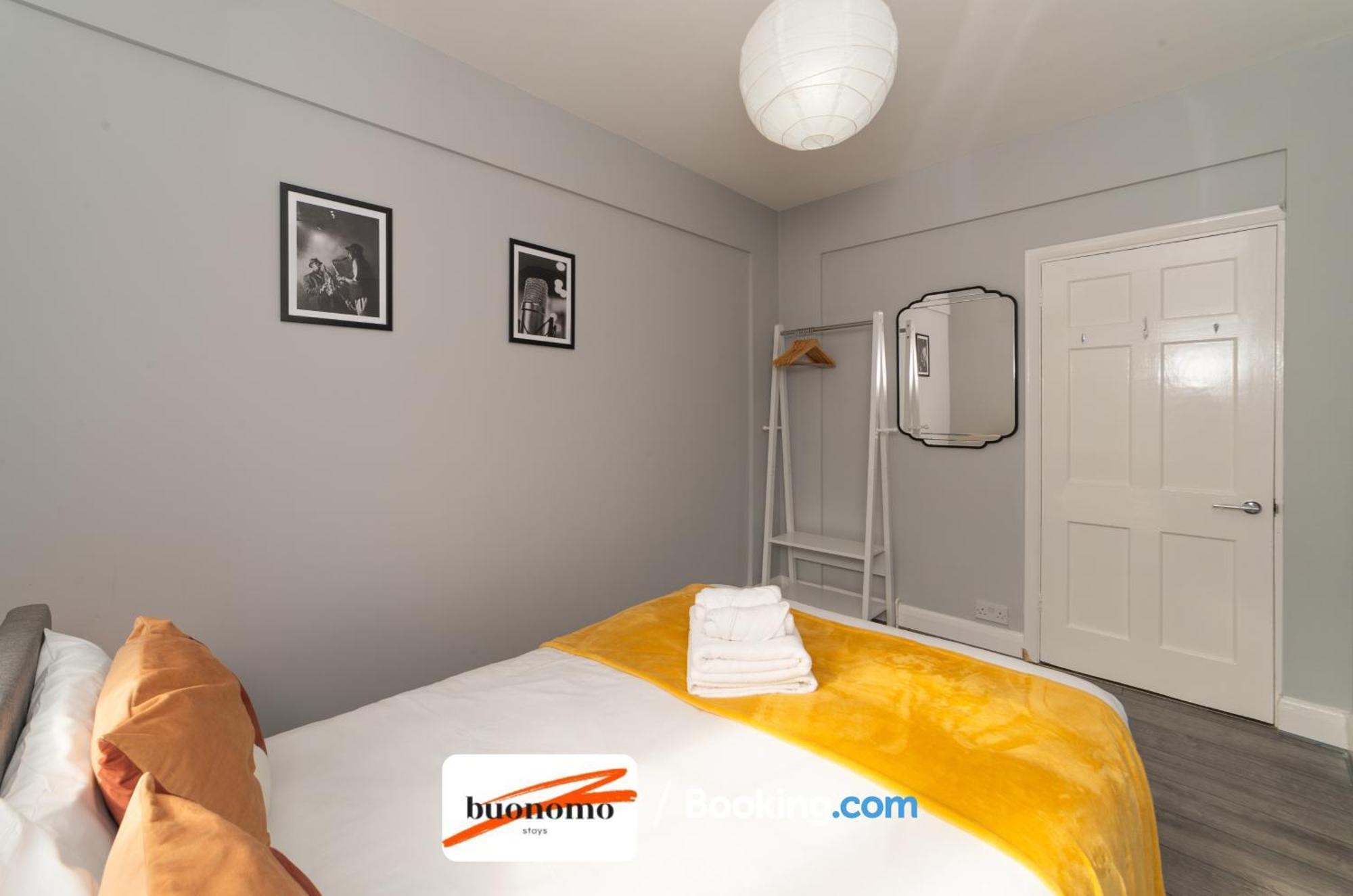 Two Bedroom Apartment By Buonomo Stays Short Lets & Serviced Accommodation With Balcony Londres Exterior foto