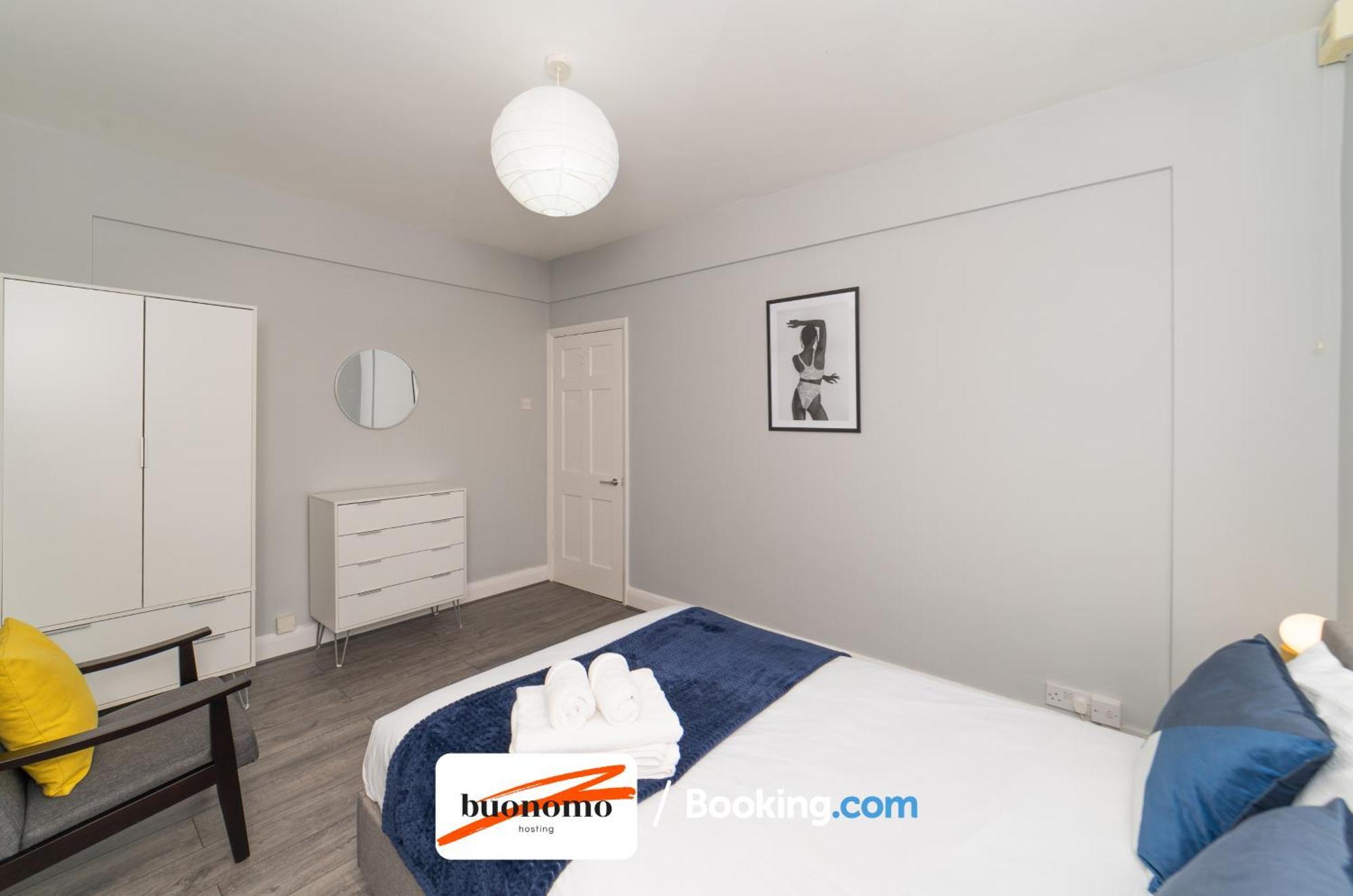 Two Bedroom Apartment By Buonomo Stays Short Lets & Serviced Accommodation With Balcony Londres Exterior foto